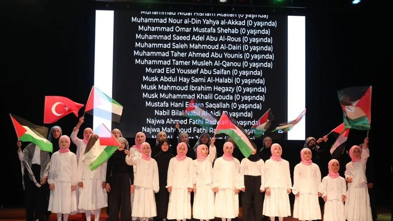 Ümraniye'de öğrencilerden Gazze'ye dikkat çeken program